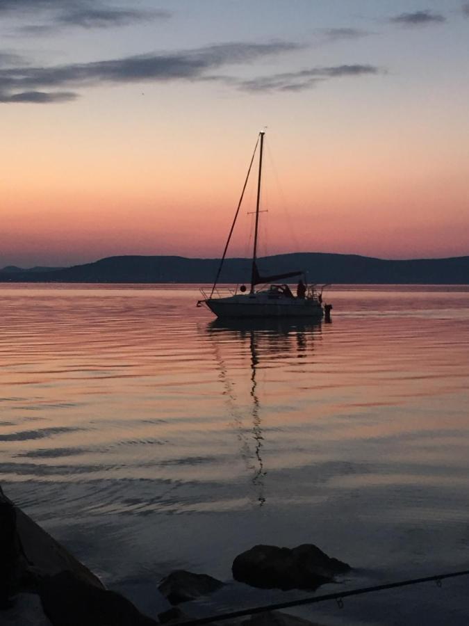 Lelle -kert Apartman 03 Balatonlelle Esterno foto