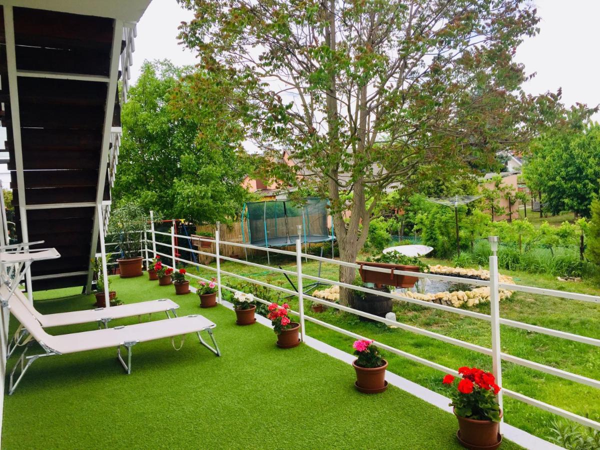 Lelle -kert Apartman 03 Balatonlelle Esterno foto